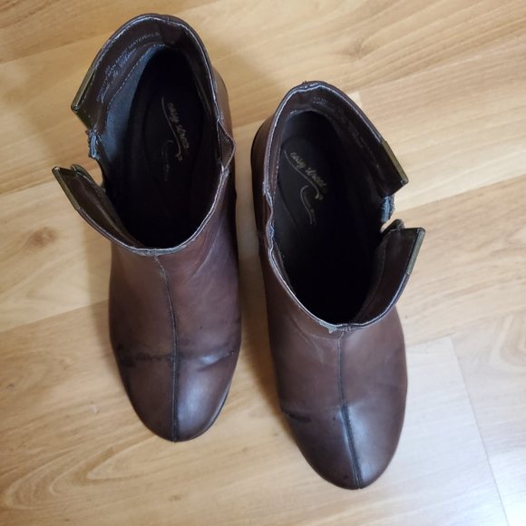 Easy Street Brown Ankle Boots Size 8 - Picture 7 of 9
